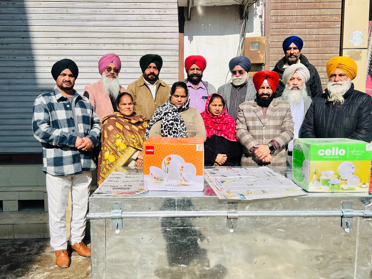 Lions Club Nawanshahr Gold Bandagi provided household goods to a needy family.
